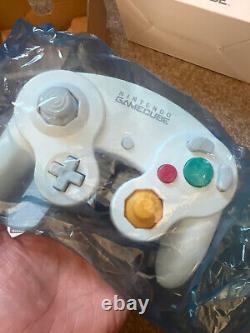 BRAND NEW NINTENDO Official Boxed Nintendo GameCube Controller WHITE RARE