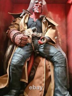 Mezco 18inch Rare 2004 Hellboy Action Horror Figure Boxed Sideshow