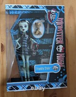 Monster High Frankie Stein doll 2012 New in box BBC64 BBC67 with Watzit dog Rare