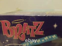 RARE 2004 Bratz Girls Nite Out Funkadelic Fuzzy Chest Collector Box Accessories