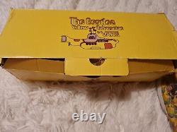 RARE BEATLES YELLOW SUBMARINE All Over Print Vans Classics new with box present