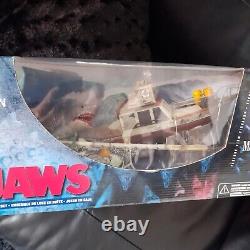 Rare Mcfarlane Toys Movie Maniacs 4 Jaws Deluxe Boxed Set Figure Boxed