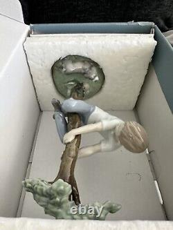 BNIB LLADRO ARBRE D'AVENTURES ORNEMENT NEUF BOÎTÉ RARE Garçon dans un arbre et son chien