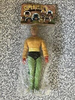 Basé sur Aqua Man Style Figure Mego Palitoy Surstock Superhero WGSH Rare Ko
<br/>
  <br/> 	
 Translation: Basé sur la figure de style Aqua Man Mego Palitoy Surstock Superhero WGSH Rare Ko