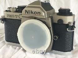 Boîte Non Utilisé Nikon Fm2 / T Année Du Chien. Ultra Rare L'un Des Seuls 300 Faits