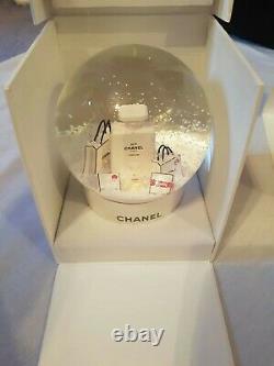 Bouteille Blanche Chanel Snow Globe Rare Vip Gift. Marquage Dans Le Monde