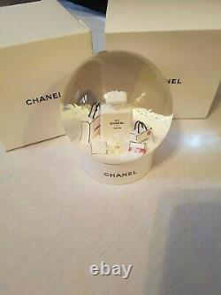 Bouteille Blanche Chanel Snow Globe Rare Vip Gift. Marquage Dans Le Monde