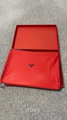 Dossier en cuir rouge Ferrari A4 Bienvenue dans la boîte Ferrari sans livre RARE