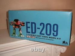 Maquette en vinyle Huia Robocop Ed 209 1/16 non assemblée dans sa boîte - Très rare