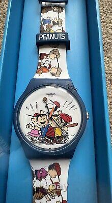 Montre de baseball Swatch x Peanuts SO29Z107 First Base Rare, neuve, dans sa boîte, jamais portée