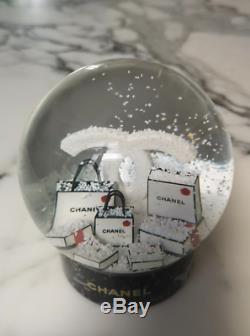 Nouveau + Boîte Chanel 2019 Rare Vip Authentique De Vacances Snow Globe CC Avec Le Sac De Collection