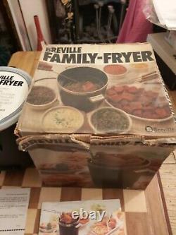 RARE Vintage 1970s Boxed UNUSED Breville Family Fryer Model FF2 + Instructions <br/>
	
<br/>   RARE Vintage 1970s Boîte NON UTILISÉE pour friteuse familiale Breville Modèle FF2 + Instructions