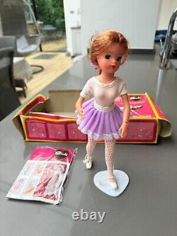 Rare 1975 Sindy Brune Active en Excellent État avec Boîte et Support, Possédée Depuis le Début