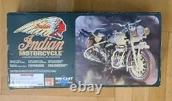 Rare New-ray 53623 1/6 Échelle Moto Indienne Chef Brand New Boxed