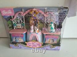 Rare Nouveau dans la boîte Barbie Princess & The Pauper Wedding & Vanity Doll Play Set 2004