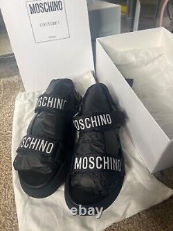 Sandales Moschino avec logo, taille rare 11 ! Neuves avec boîte