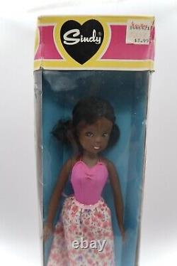 Sindy Noire Rare État Neuf Dans Sa Boîte Pédigrée 1981