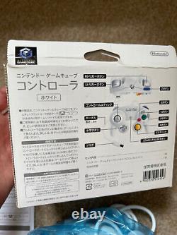 Tout nouveau contrôleur GameCube officiel de couleur blanche, neuf dans sa boîte, extrêmement rare.
