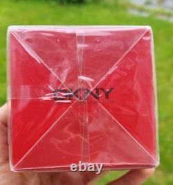 Trouvaille rare ! Parfum DKNY Red Delicious 50ml. Neuf, scellé, boîte légèrement enfoncée.